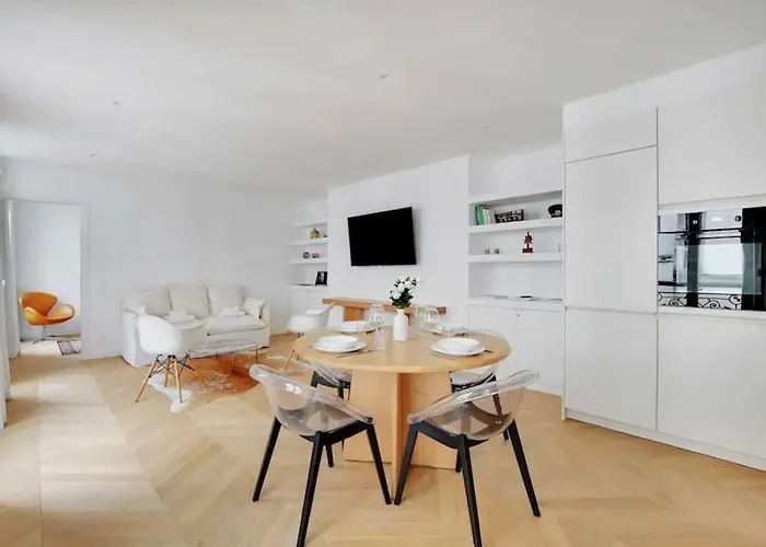 Le Petit Palais De L'elysee *